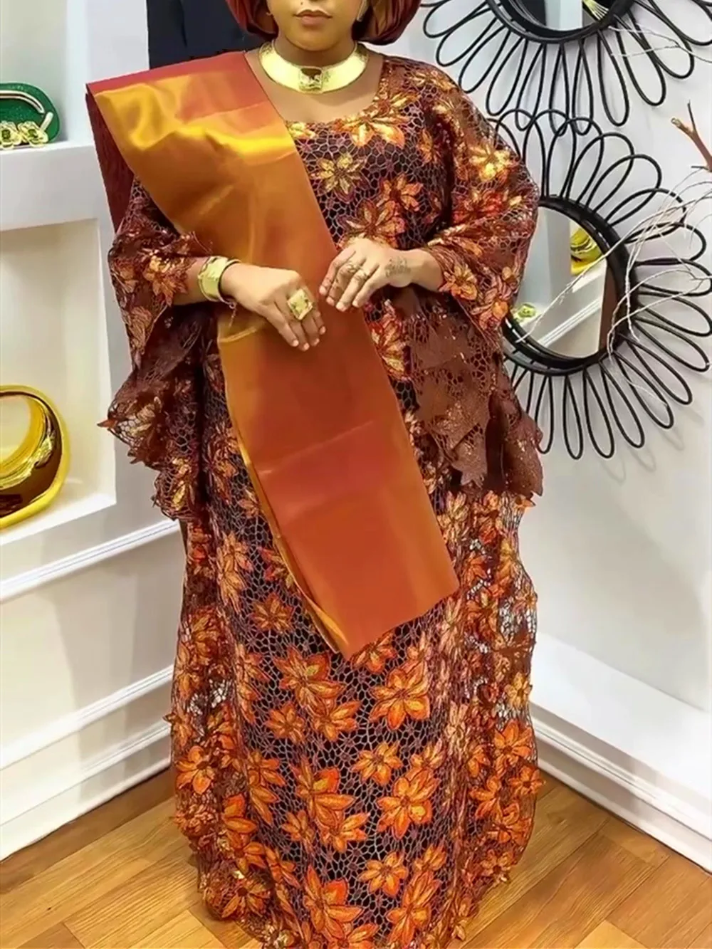 Robe Boubou Africain Élégante en Dentelle & Broderie avec Écharpe Assortie - Abaya/Dashiki Tendance Luxe – Image 5